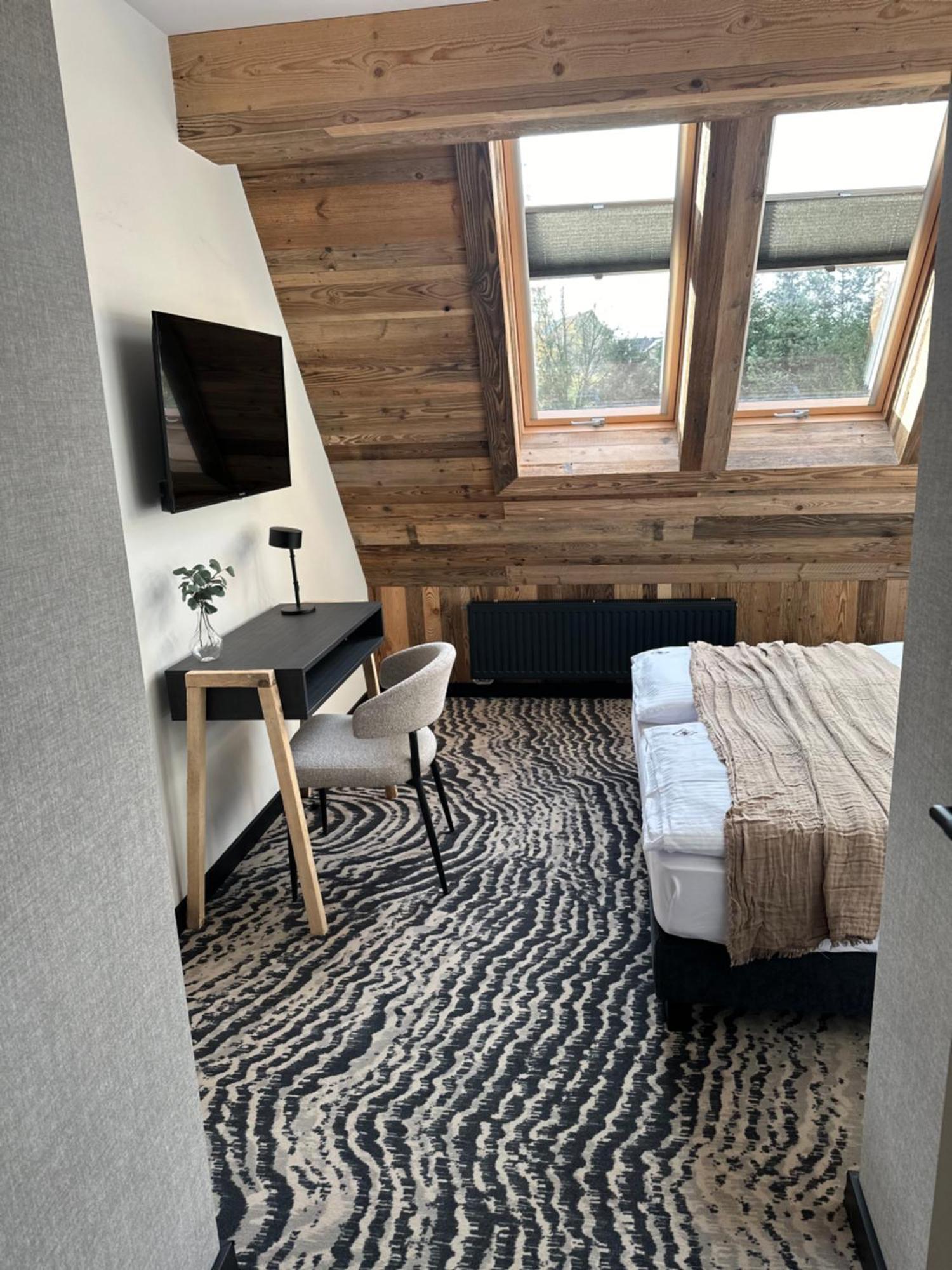 Double Room,1621312330:JPEG